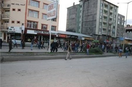 Türkiyədə etirazçılarla azərbaycanlılar arasında dava düşüb: 15 yaralı - FOTO