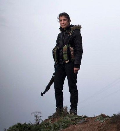 İŞİD-ə qarşı döyüşən Kobani gözəli - FOTO