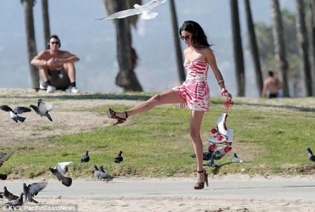 Yay bitsə də, braziliyalı model Adriana Lima dəniz kənarında fotosessiya etdirib